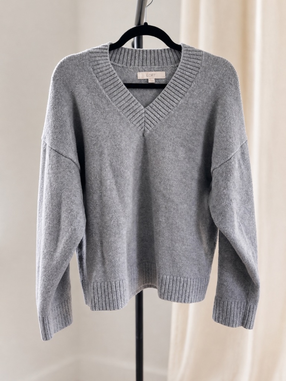 LOFT Gray V-Neck Relaxed Knit Sweater Size Small